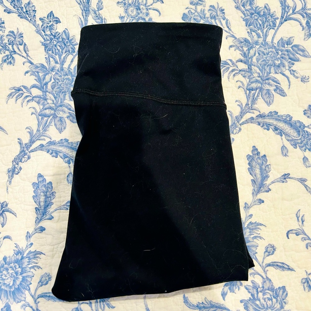 All In Motion Black mid-rise capri leggings for women size medium